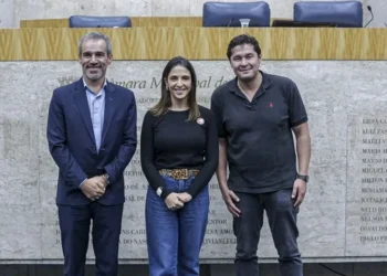 Ao centro, a vereadora Ana Carolina Oliveira • Douglas Ferreira | REDE CÂMARA SP