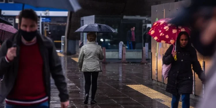 Frente fria deve encerrar ‘veranico’: veja previsão para o fim de semana