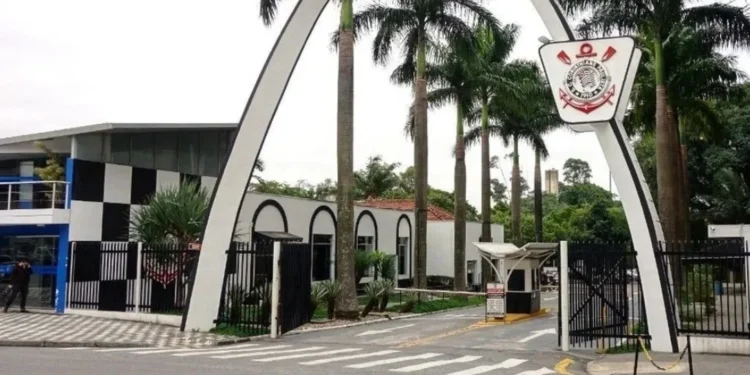 Denúncias e cobrança da torcida levam Corinthians a mudar diretoria da base