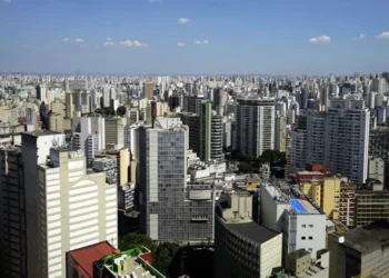 Vista dos prédios na região central da cidade de São Paulo • Cris Faga/NurPhoto via Getty Images