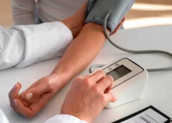 A pressão alta é uma doença que compromete a saúde de cerca de um terço da população mundial • Freepik