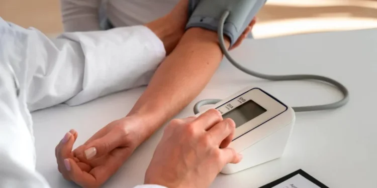 A pressão alta é uma doença que compromete a saúde de cerca de um terço da população mundial • Freepik