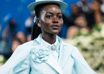 Lupita Nyong'o no Met Gala 2025: inglês é o idioma global da moda • TheStewartofNY/Getty Images