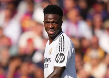 Vini Jr., do Real Madrid, em duelo contra o Barcelona pela LaLiga • Alex Caparros/Getty Images