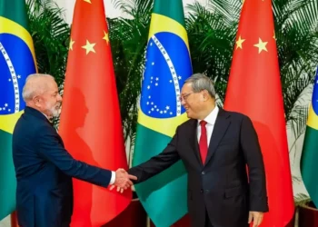 13.05.2025 - Presidente da República, Luiz Inácio Lula da Silva, durante reunião com o Primeiro-Ministro da República Popular da China, Li Qiang, no Grande Palácio do Povo. Pequim - China.  •  Foto: Ricardo Stuckert / PR