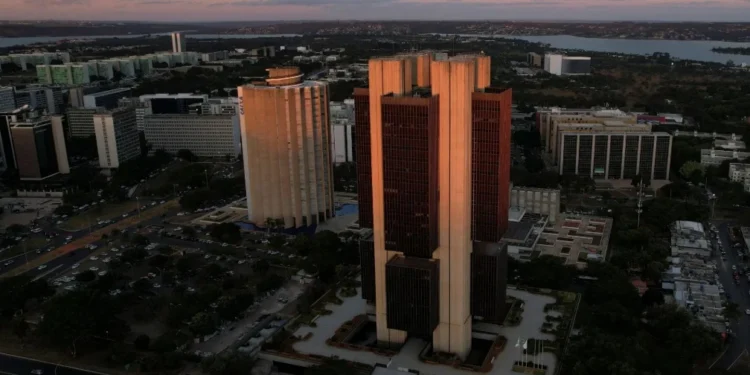 BC projeta desaceleração da economia dos EUA acima do esperado