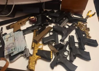 Armamento de grosso calibre foi encontrado em mansão durante cumprimento de mandados • Ministério Público do Rio de Janeiro