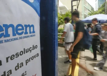 Quem não for contemplado com a isenção do Enem terá que pagar taxa de R$ 85 • Paulo Pinto/Agência Brasil