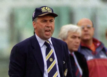 Carlo Ancelotti no comando do Parma, em 1997 • Claudio Villa/Getty Images