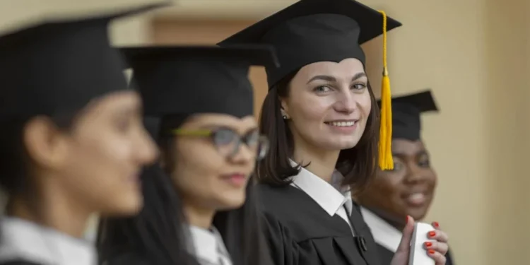 LinkedIn lança Guia para Recém-Formados 2025 com dicas de oportunidades