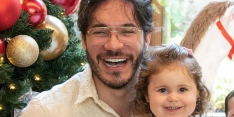 Eliezer brinca de entrevista e pergunta para Lua de quem ela gosta mais