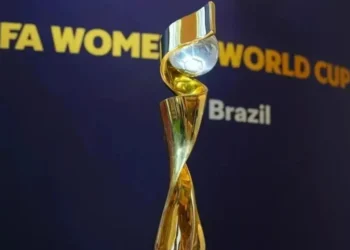Troféu da Copa do Mundo Feminina de futebol, torneio que será no Brasil em 2027 • Divulgação/Fifa