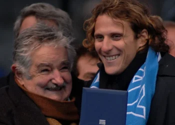 Mujica com Diego Forlán após a Copa do Mundo de 2010 • Dante Fernandez/LatinContent via Getty Images