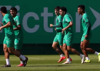 Escalação do Palmeiras: Abel comanda treino tático e prepara mudanças contra o Bolívar