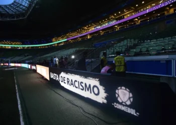 Campanha da Conmebol divulgada em todo o continente na luta contra o racismo em 2023 — Foto: Marcos Ribolli