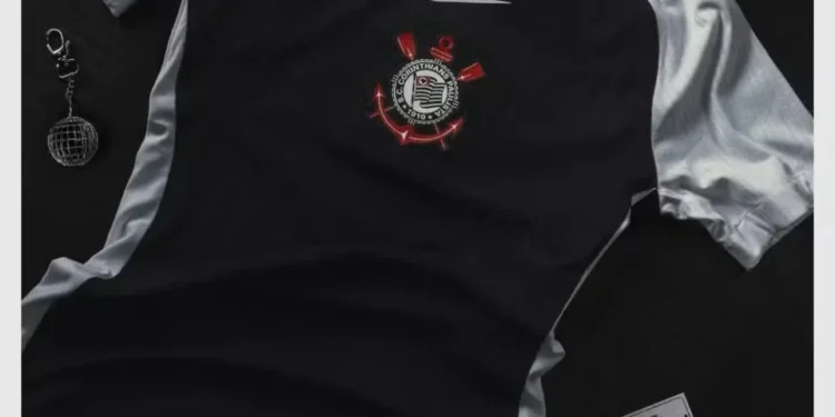 Corinthians divulga imagem da nova camisa 2; estreia será no Uruguai