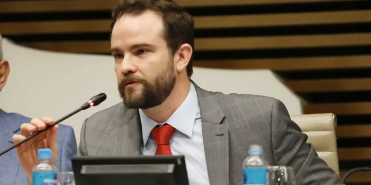 Governo deve realizar bloqueios no orçamento em 2025, diz Dario