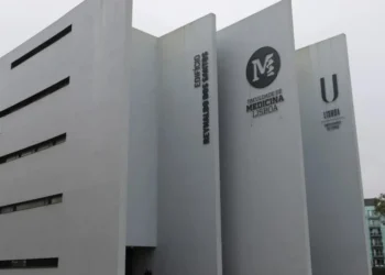 Faculdade de medicina em Portugal abre inscrições com nota do Enem