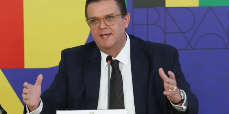 Oposição quer explorar “inércia”, “omissão” e fechar cerco contra ministro