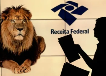 Receita manteve a preferência para quem utilizou simultaneamente a declaração pré-preenchida e optou pelo recebimento da restituição via Pix • Joédson Alves/Agência Brasil