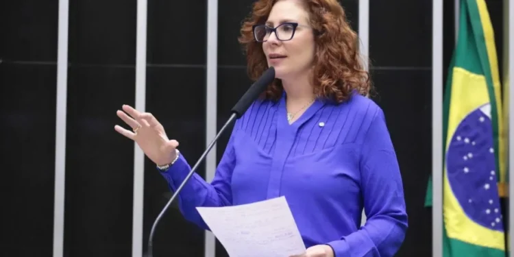 Entenda o que acontece com Zambelli após deputada ser condenada pelo STF