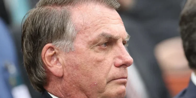 Não vou sair do Brasil, me prendam, diz Bolsonaro