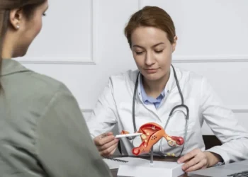 Hoje adota-se visão mais ampla e integrativa do cuidado oncológico, onde o prognóstico e a preservação da identidade feminina caminham lado a lado • Freepik