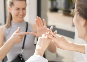 Curso gratuito de Libras • undefined