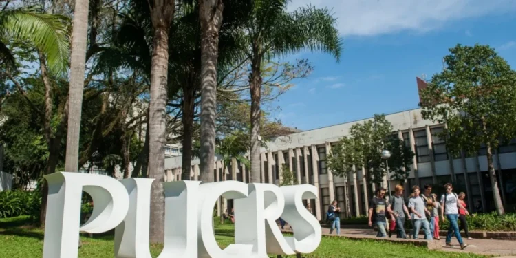 PUC-RS é uma das instituições que estão com inscrições abertas para o vestibular de inverno • Divulgação/PUCRS