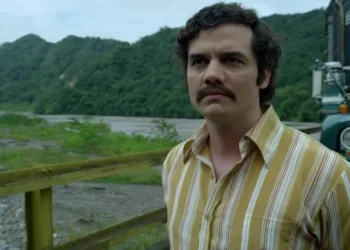 Jornalista de formação, Wagner Moura protagonizou a série "Narcos", da Netflix • undefined
