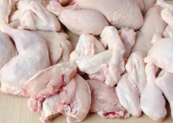 A China é a maior importadora de carne de frango brasileiro — Foto: Canva/ Creative Commoms