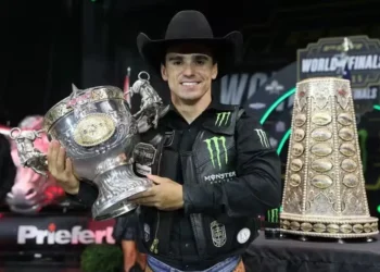 José Vitor Leme concluiu a temporada com uma média de 59,5%, com 22 vitórias em 37 montarias — Foto: Divulgação/PBR