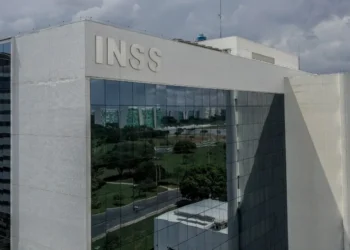 Familiares de aposentados que morreram pedem ressarcimento ao INSS