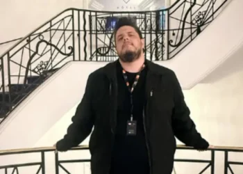 Leonardo Paiva, produtor e apresentador do videocast Os Nordestinos pelo Mundo • Reprodução/Instagram