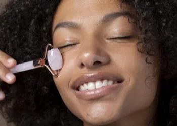 Chá de jasmim ajuda na cicatrização da pele • Freepik