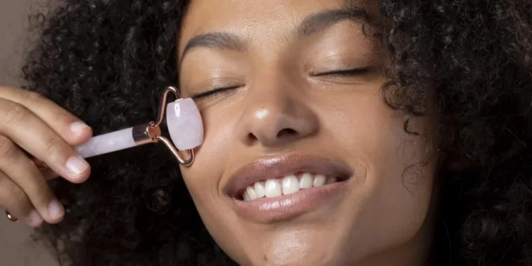 Chá de jasmim ajuda na cicatrização da pele e mais: veja benefícios