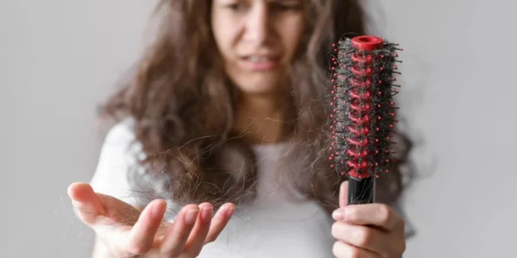 Mounjaro e Ozempic podem causar queda de cabelo? Entenda