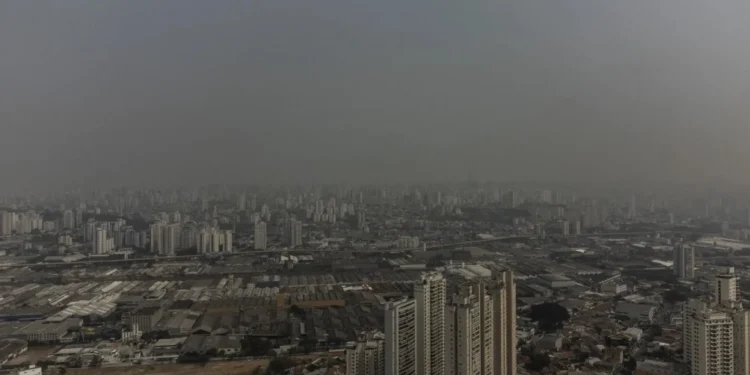 Massa de ar seco impede avanço de frentes frias pelo Brasil; entenda