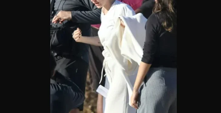 Longe da TV, Isabelle Drummond dirige curta no Rio; veja fotos