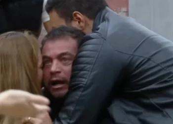 Dhomini se exalta durante briga no Power Couple • Reprodução/Record TV