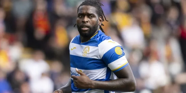 Ex-jogador do Arsenal admite contrabando milionário de cannabis