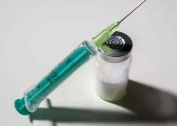 A reposição hormonal masculina é necessária quando os níveis de testosterona no sangue estão baixos • Javier Zayas Photography/GettyImages