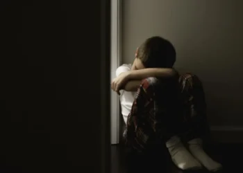 Achados indicam que os maus-tratos afetam de forma desigual as crianças, dependendo da intensidade e frequência do trauma • Natasha Sioss/GettyImages