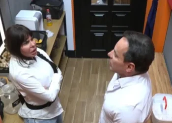 Gretchen e Esdras no momento que decidiram deixar o Power Couple 7 • Reprodução/Playplus