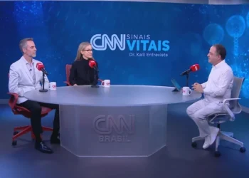 Marco Antônio de Oliveira, dermatologista Hospital A.C.Camargo, é um dos entrevistados do Dr. Roberto Kalil no “CNN Sinais Vitais” desta semana, ao lado da também dermatologista Paula Bellotti • CNN/Reprodução
