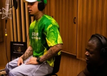 Veigh grava com Poo Bear • Divulgação