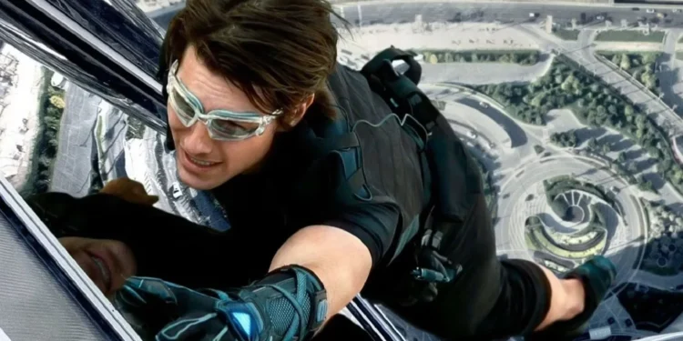 Tom Cruise escala Burj Khalifa • Divulgação