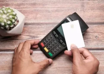 Pagamento com cartão • Getty Images/EyeEm