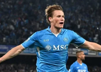 Napoli é campeão italiano da temporada 2024/25 ao bater o Cagliari na última rodada • Divulgação / Serie A