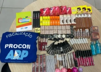 Procon Palmas apreende mais de 130 produtos vencidos durante fiscalização a estabelecimento comercial